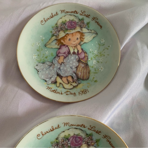 Avon Mother’s Day Collectible Porcelain Plates Children Illustrations 1981/1984 - Picture 3 of 12